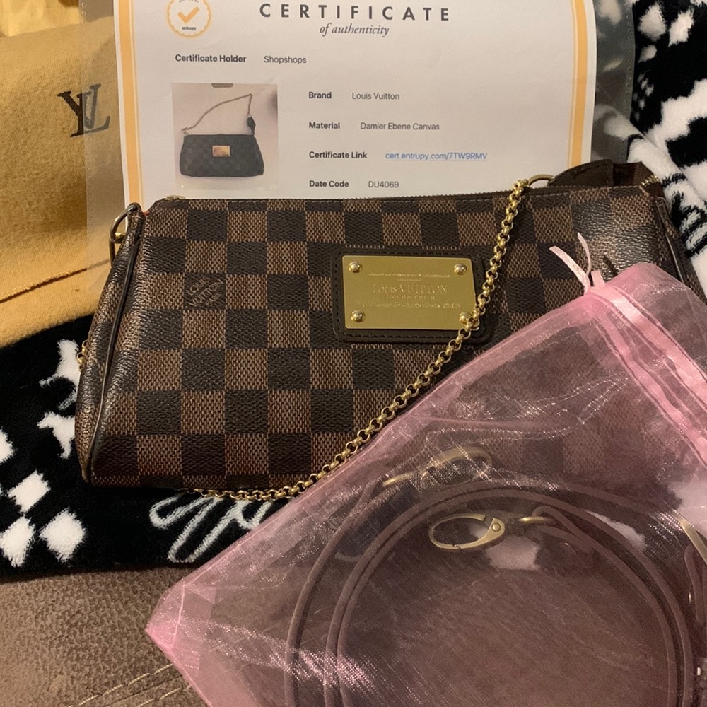 Louis Vuitton Damier Eva Clutch
